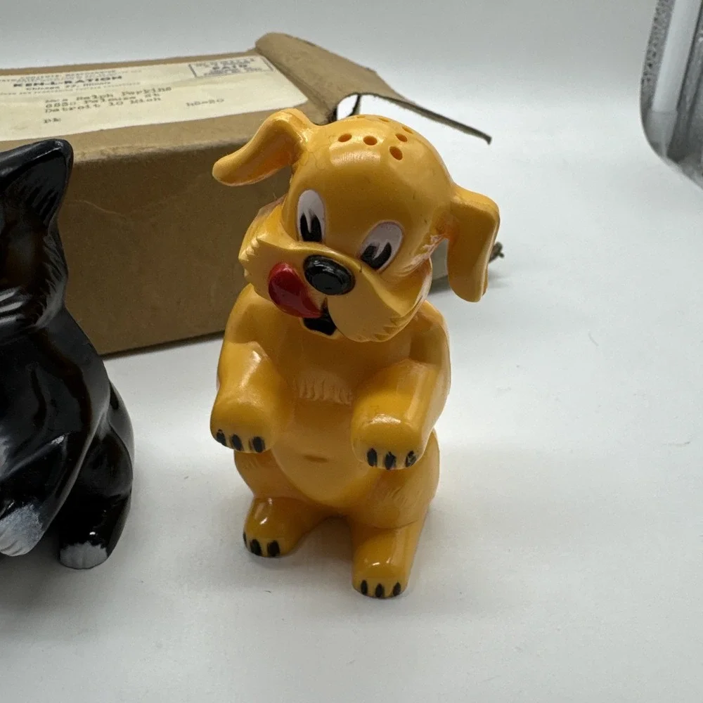 VTG Plastic Cat & Dog Salt & Pepper Shakers MCM Ken-L Ration Promo Dayton, Ohio